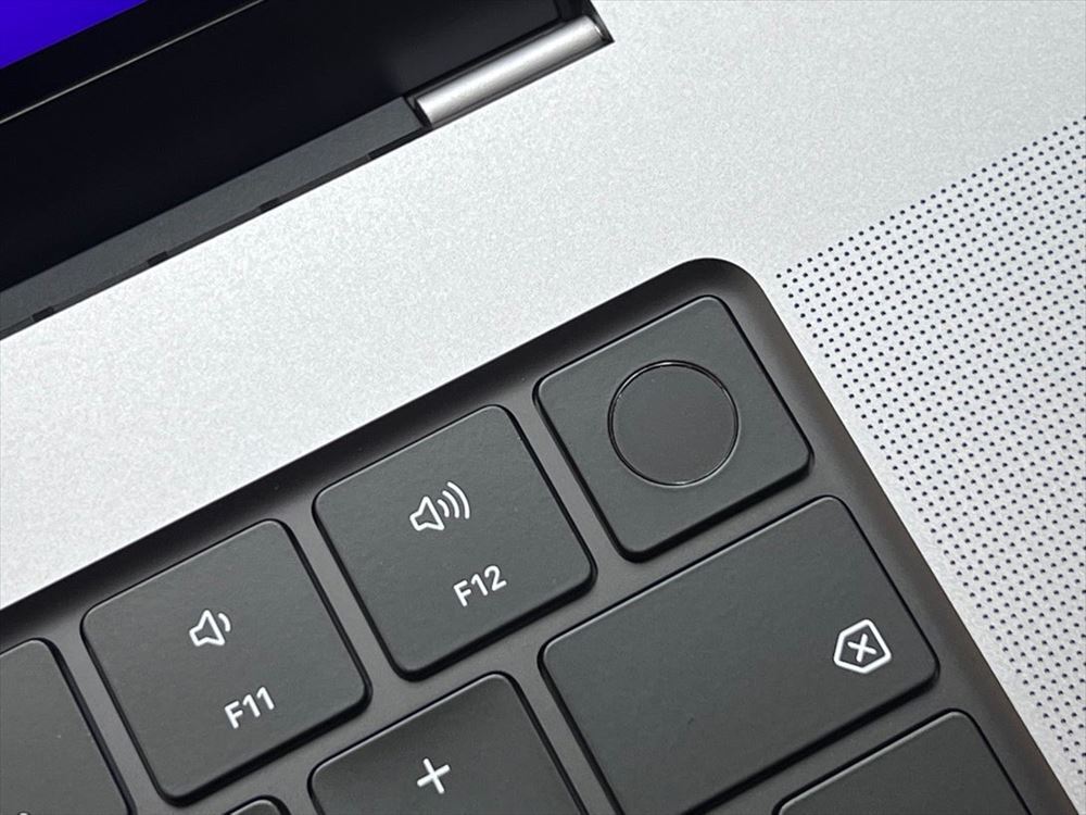 指紋リーダー

　Touch Barに組み込まれた指紋リーダーよりも統合感があり、より円滑に感じる。