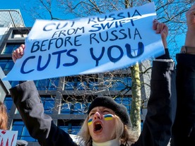 欧米、国際決済ネットワーク「SWIFT」からロシア排除へ--日本も対応表明