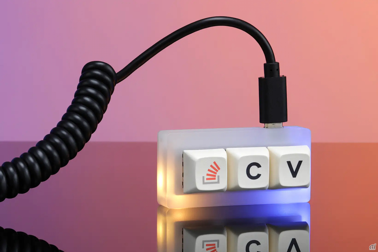 コピペ専用キーボード「The Key」がアップデート--RGB LED内蔵でホット