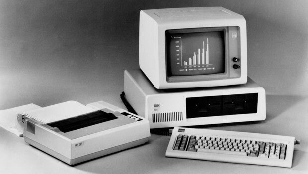 写真1：初代のIBM PC（出典：IBM創立100周年記念サイト）
