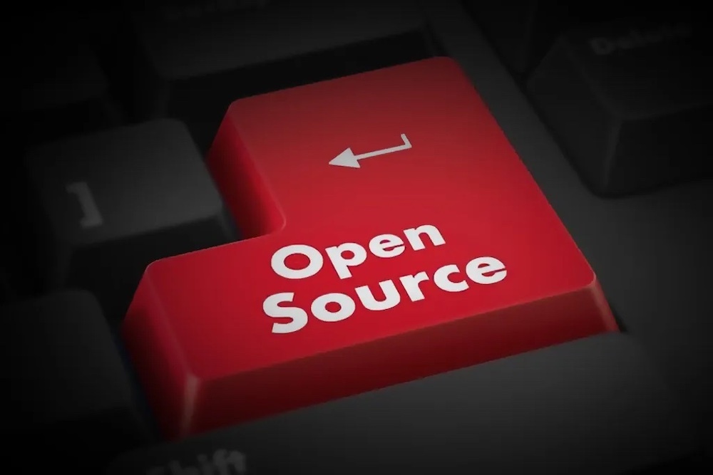 「Open Source」の文字