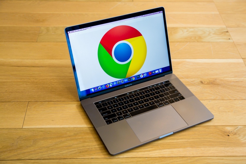 Chromeのロゴが表示されたPC