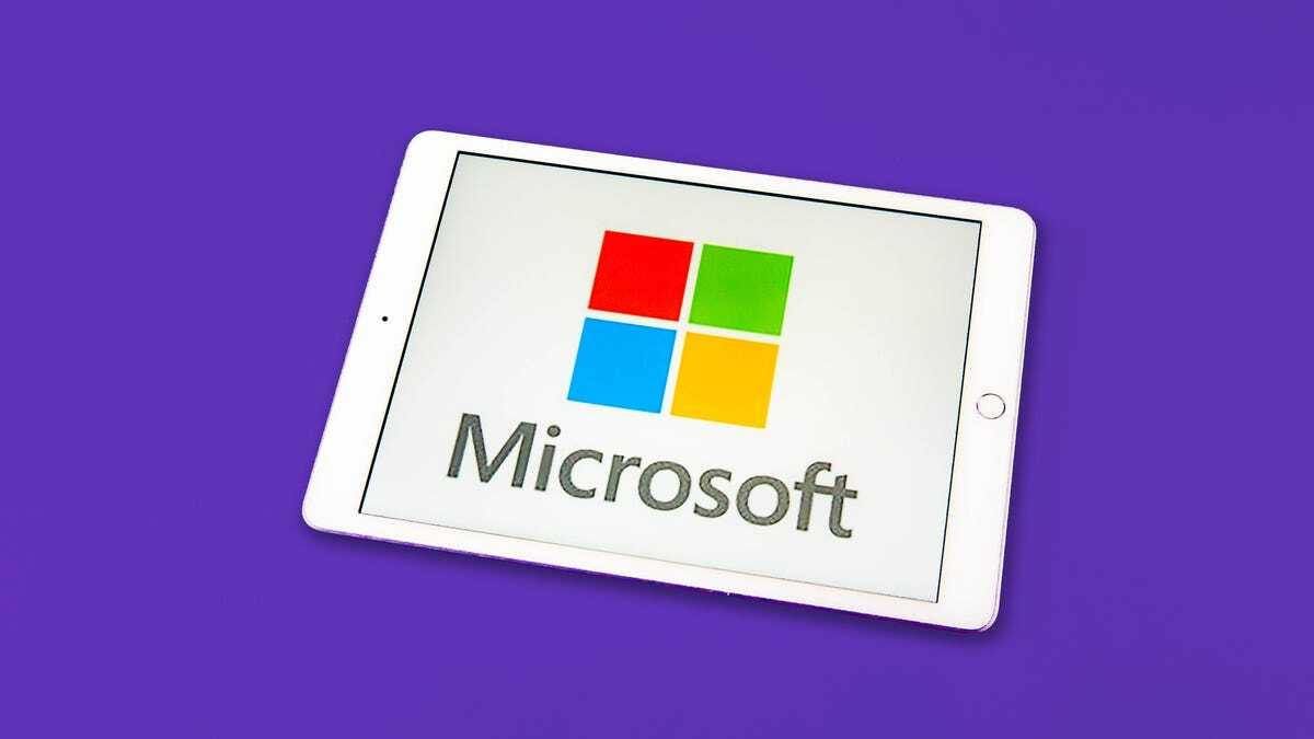 Microsoftのロゴを表示したタブレット