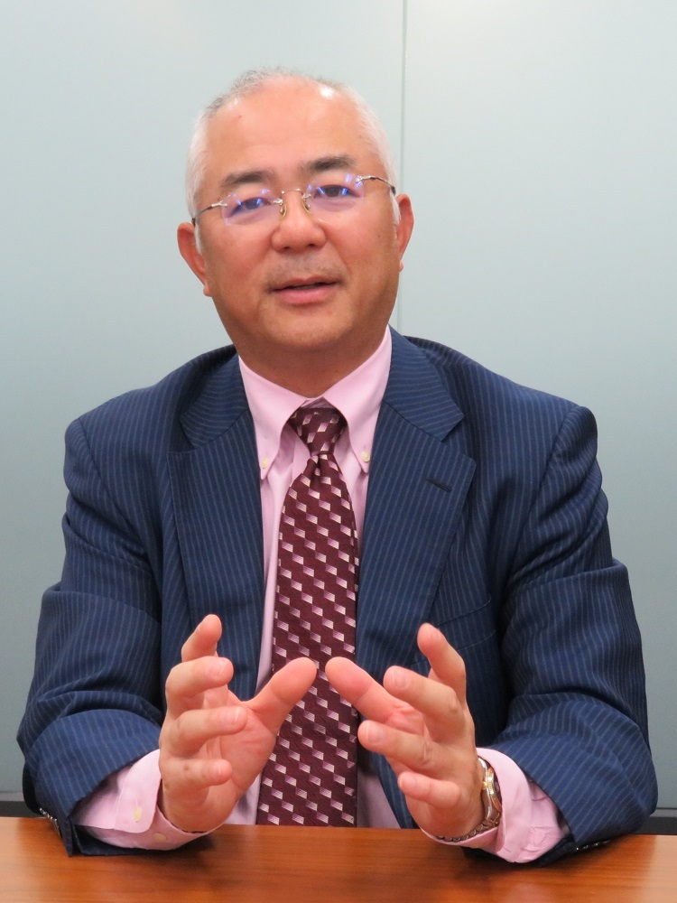 写真1：筆者の取材に答えるキンドリルジャパン 代表取締役社長の上坂貴志氏