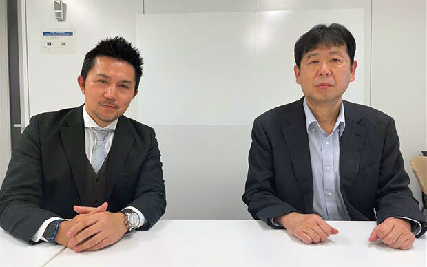 NEC コーポレートトランスフォーメーション部門 DX戦略統括オフィス本部長の中田俊彦氏（右）と上席プロフェッショナルの関徳昭氏