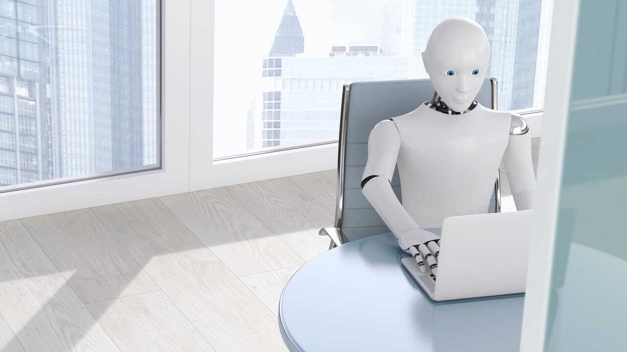 机の向かうロボット