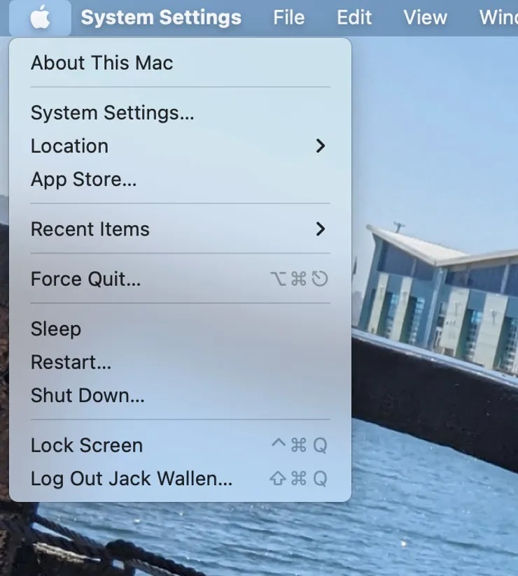 「システム設定」にアクセスするには、このメニューを使用するか、あるいは、「Launchpad」から「システム設定」を開くといい。提供：Screenshot by Jack Wallen/ZDNET