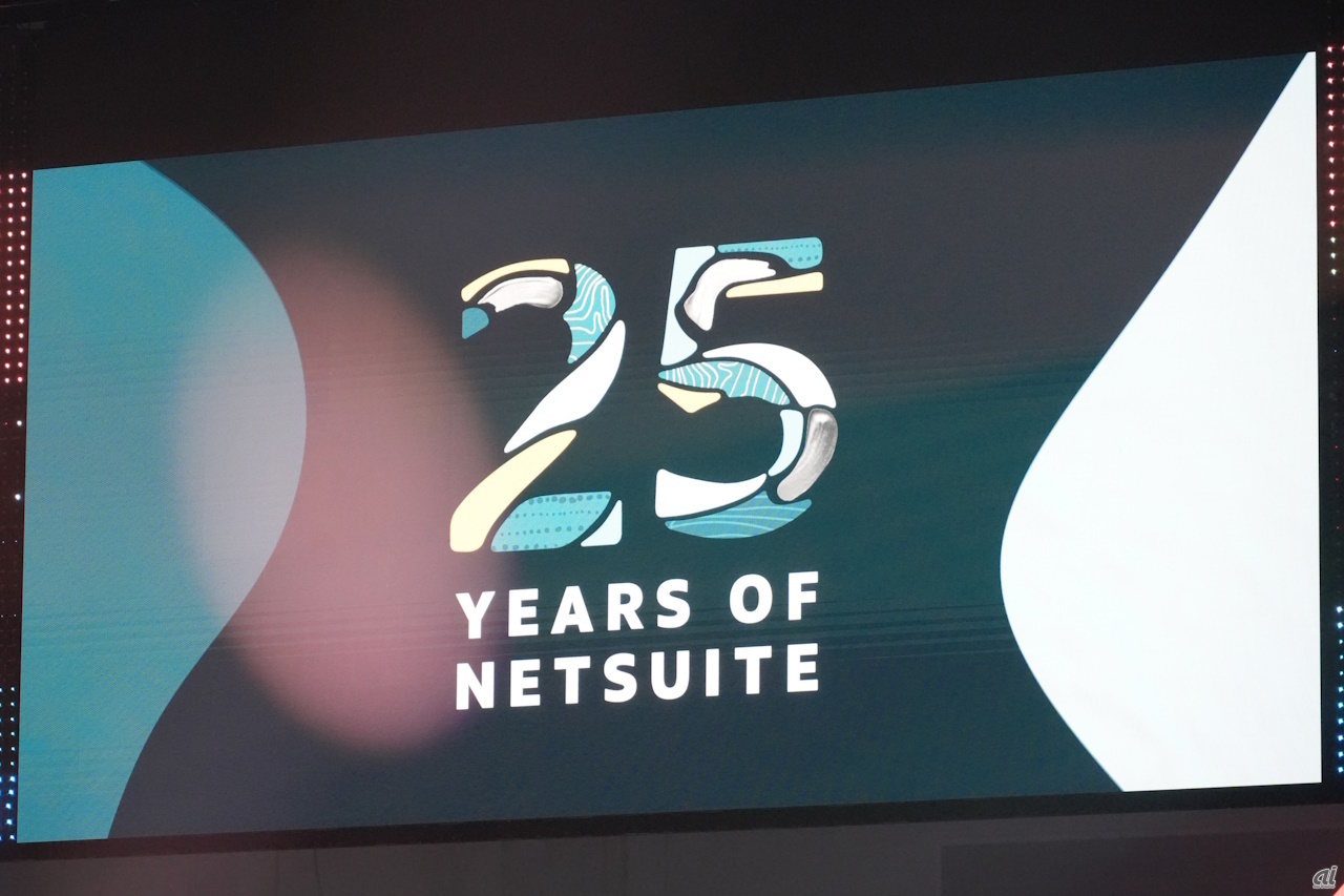 NetSuiteはインターネット上で業務アプリケーションを提供する企業として1998年に設立され、米Oracleによって2016年に買収された。2023年に創業25周年を迎えた。