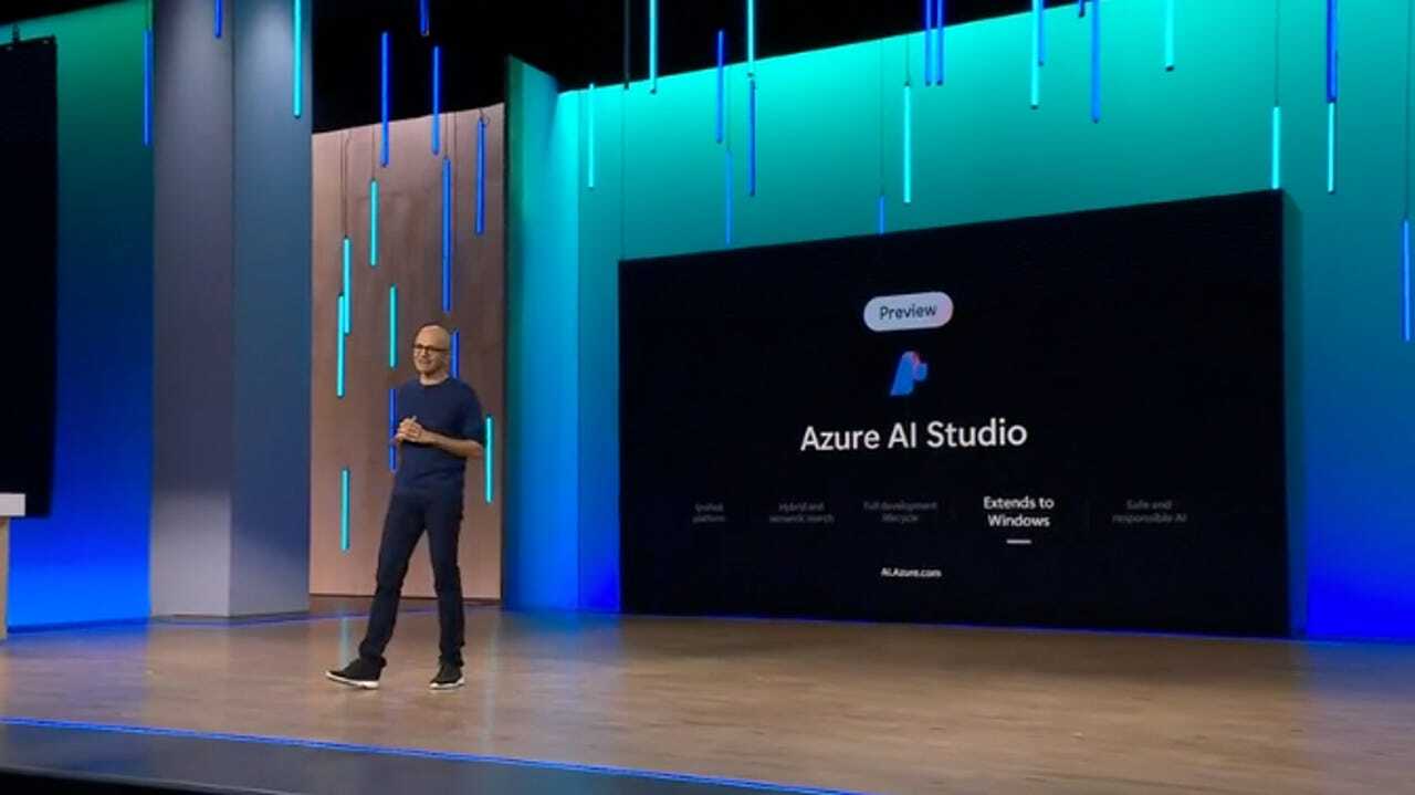 Azure AI Studioを発表する最高経営責任者（CEO）のSatya Nadella氏