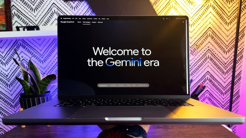 Geminiを表示したノートPC