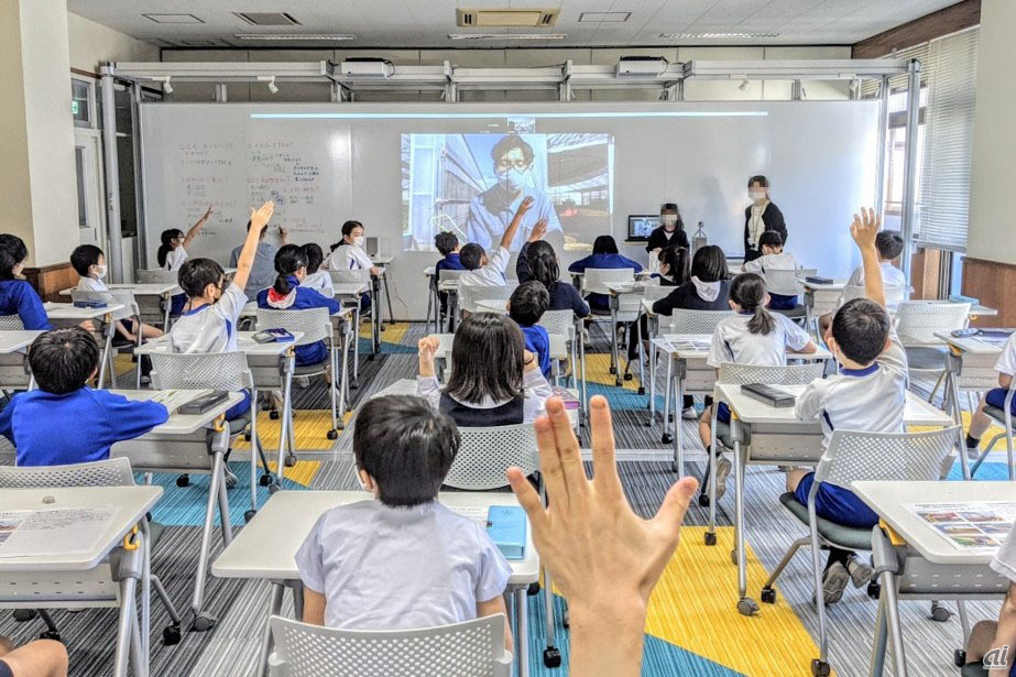 写真1：東京学芸大学附属竹早小学校におけるSUGOI部屋での授業風景（提供：東京学芸大学）