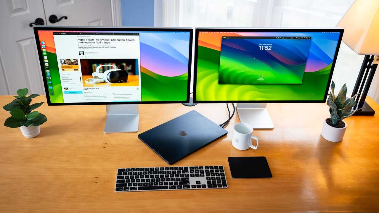 Una de las actualizaciones más importantes del MacBook Air con tecnología M3 es la capacidad de utilizar dos pantallas externas con la tapa cerrada.  Crédito: Jason Hiner/Znet