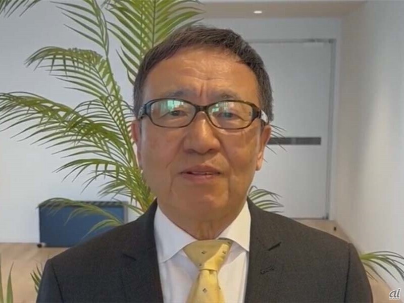 ソフトバンク 取締役会長の宮内謙氏（ビデオメッセージ、キャプチャーは後日公開された動画データから）
