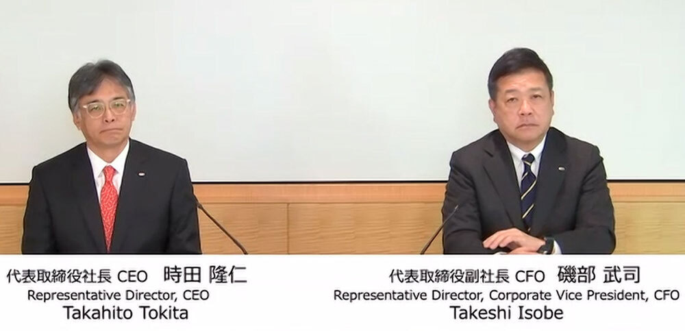 富士通 代表取締役社長 CEOの時田隆仁氏（左）と代表取締役副社長 CFOの磯部武司氏