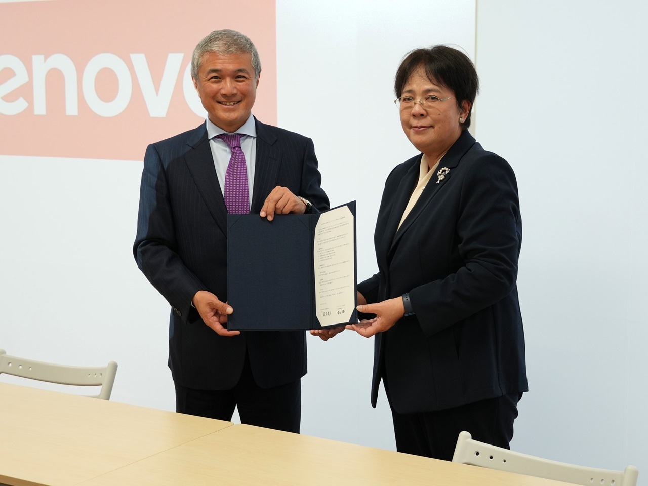 GIGAスクール構想」の裏で増える不登校--レノボと大阪教育大が手渡す