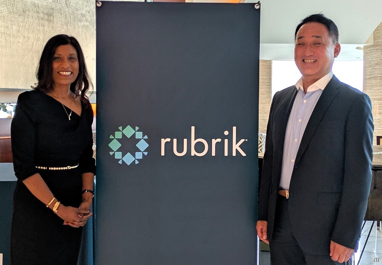 Rubrik CTxOのKavitha Mariappan氏(左)と、Rubrik Japan 代表執行役社長の高山勇喜氏