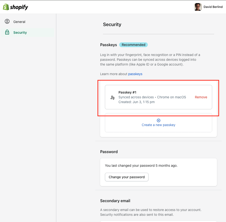 図1:パスキーが登録されるたびに、依拠当事者(今回のケースではShopify)は、そのパスキーに関連する幾つかの要素を記録として保持する。その中には、公開鍵、機械的に割り当てられたCredential ID、そしてuser.idが含まれており、これらはいずれもそのパスキーに固有のものである。しかしながら、ユーザーが確認できるのは、Shopifyによって付けられたパスキーの名称(この場合は「Passkey #1」)や、作成日時といった軽微なメタデータに限られており、実際にひも付けられている公開鍵など、記録の中身を詳しく確認することはできない(提供:Screenshot by David Berlind/ZDNET)