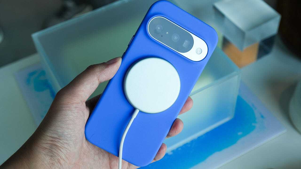 Pixel 10」が待望の磁気充電に対応--「PixelSnap」で「MagSafe」に本格