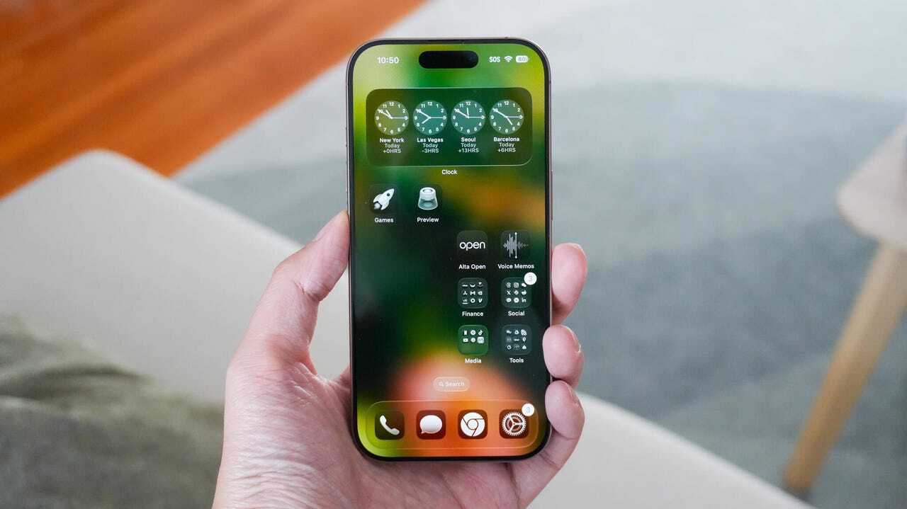 iPhone 17」登場でも「iPhone 12」を使い続ける納得の理由とは 