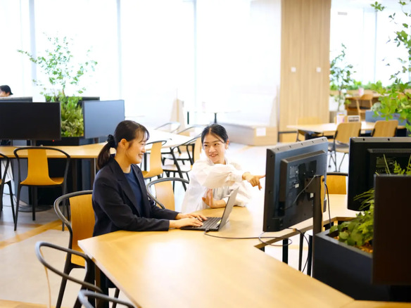 オフィス進化論 : オフィスはどこへ向かうのか 旭化成、オフィスで「誰が」「どこにいるか」をリアルタイムで把握