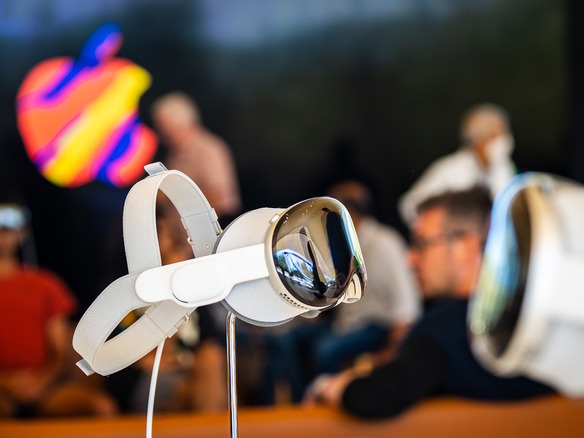 vision-pro-display-apple-park-
