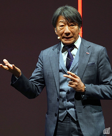 レノボが示すハイブリッドAI戦略と実装の最前線--「実験」から「収益化