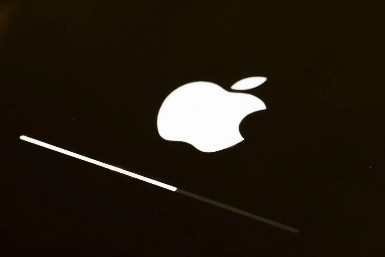 アップル、「iOS 18」向けに異例の緊急アップデートを拡大公開 - ZDNET
