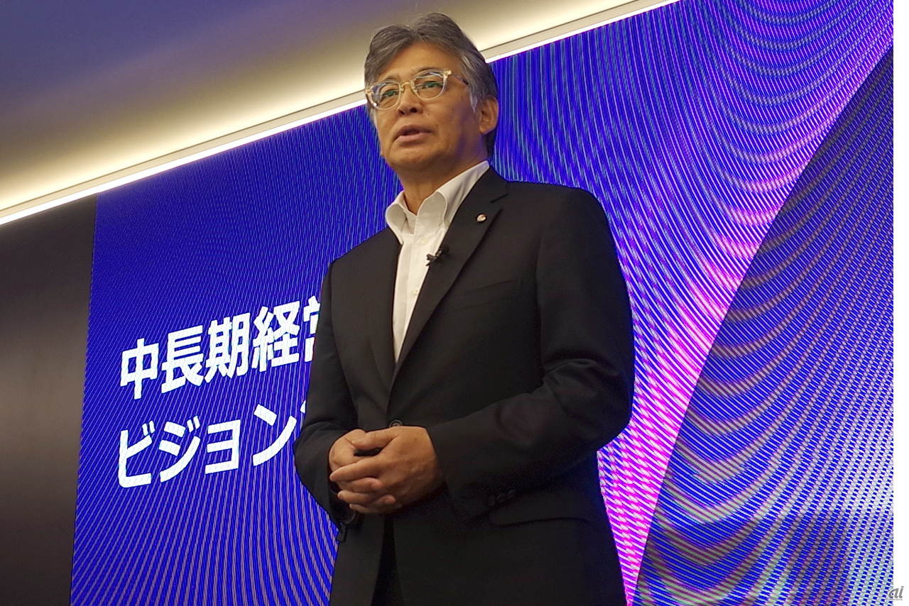 富士通ビジョン2035、「AI-driven」への変革と人月モデル脱却--防衛