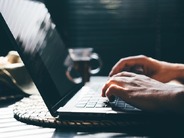 専門職の45％が「シャドーAI」ツールを使用--リスクを管理する方法は
