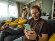 「隠すことは何もない」と言う人ほどスマホをのぞき見している、世代による違いも--米調査