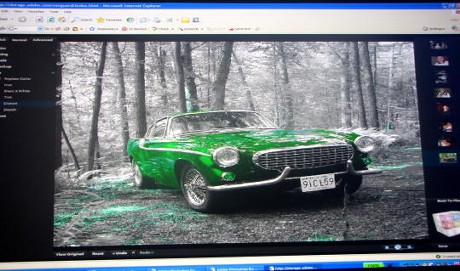 「Photoshop Express」では画像内の色を個別に選択できる。